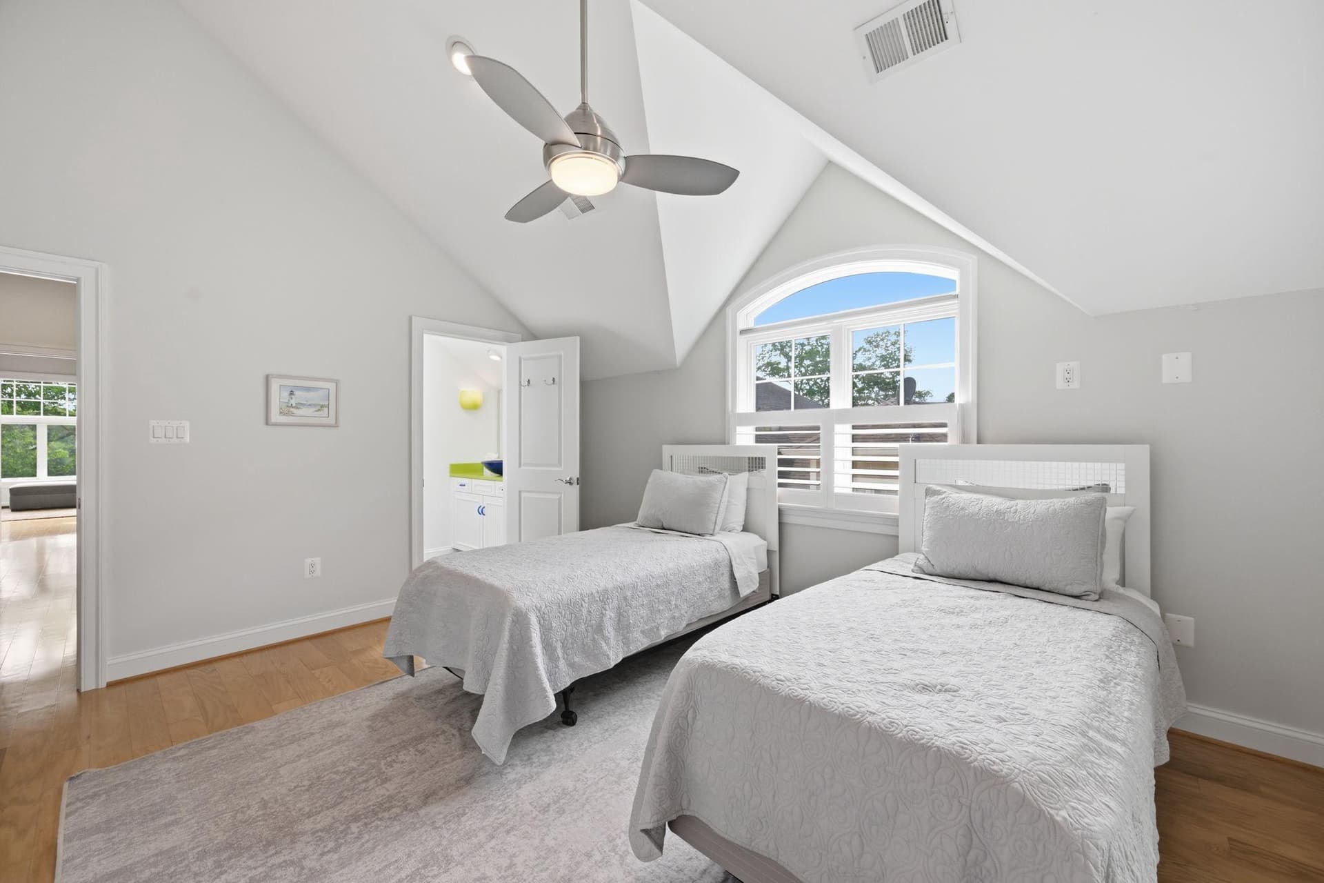 641 Honeysuckle Lane photo 32