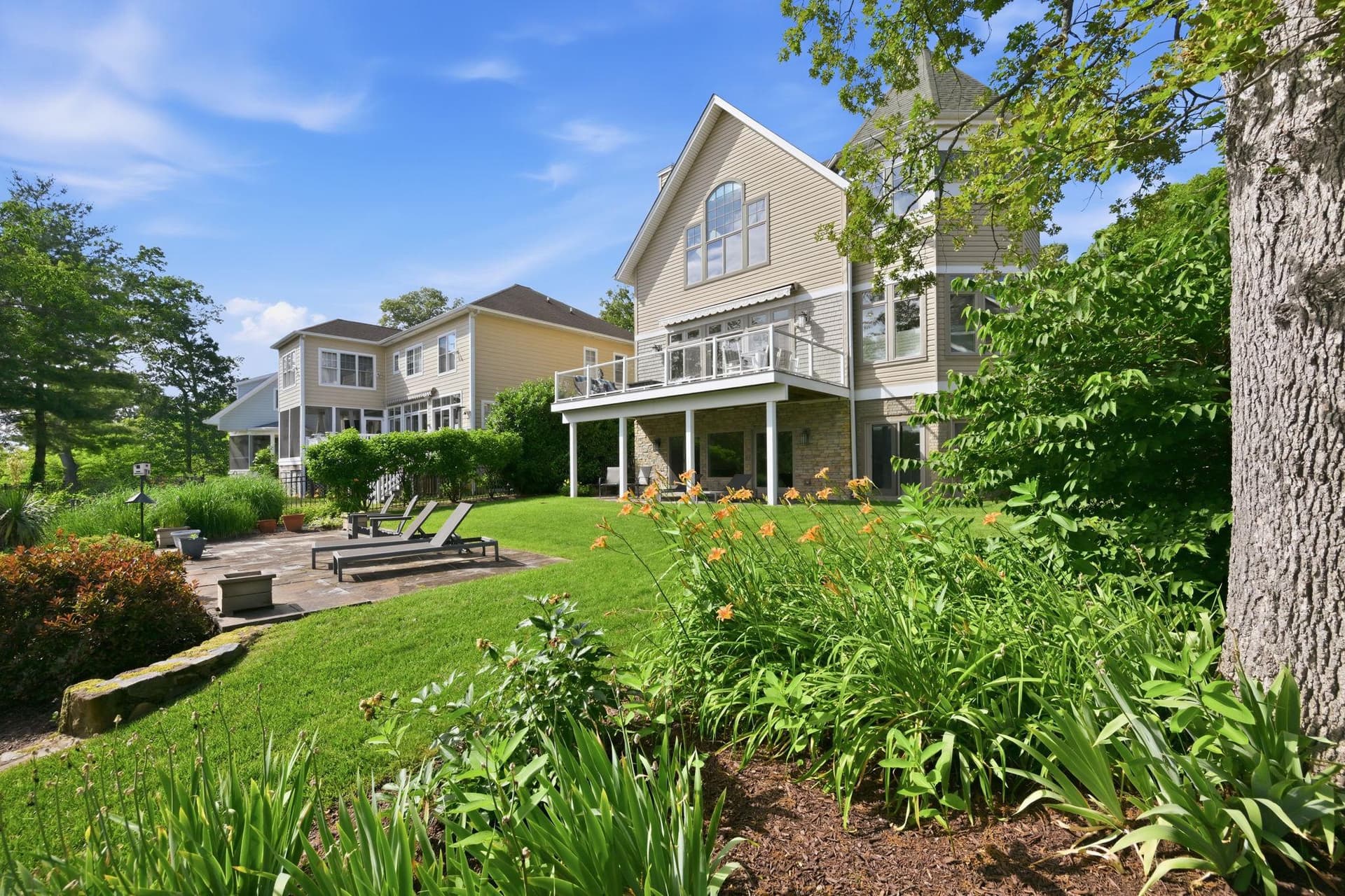 641 Honeysuckle Lane photo 45