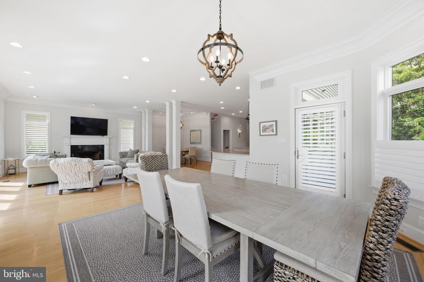 641 Honeysuckle Lane photo 6