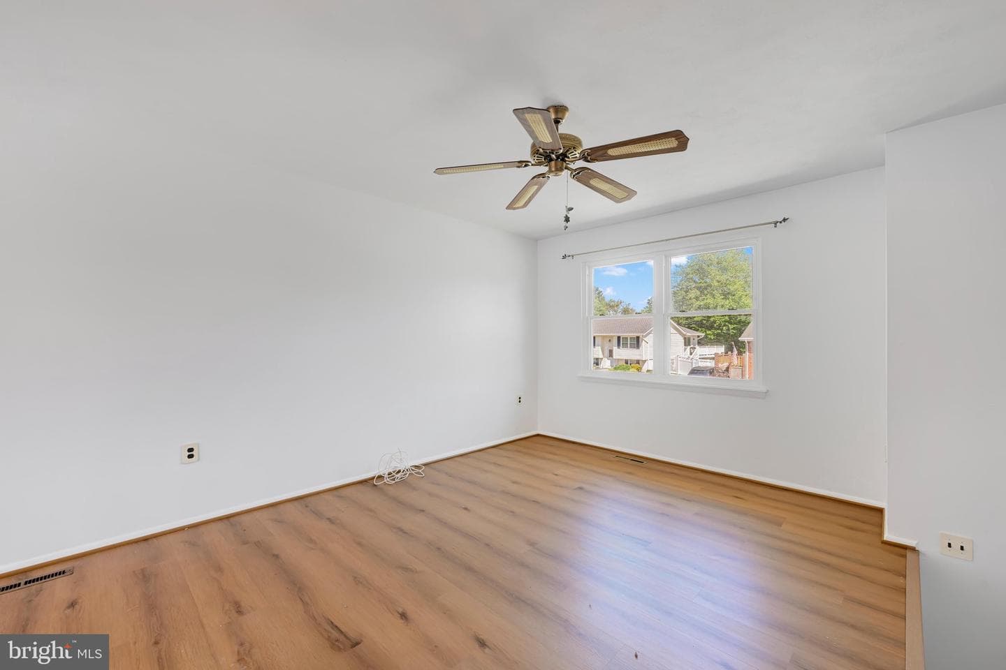 482 Kenora Drive photo 6