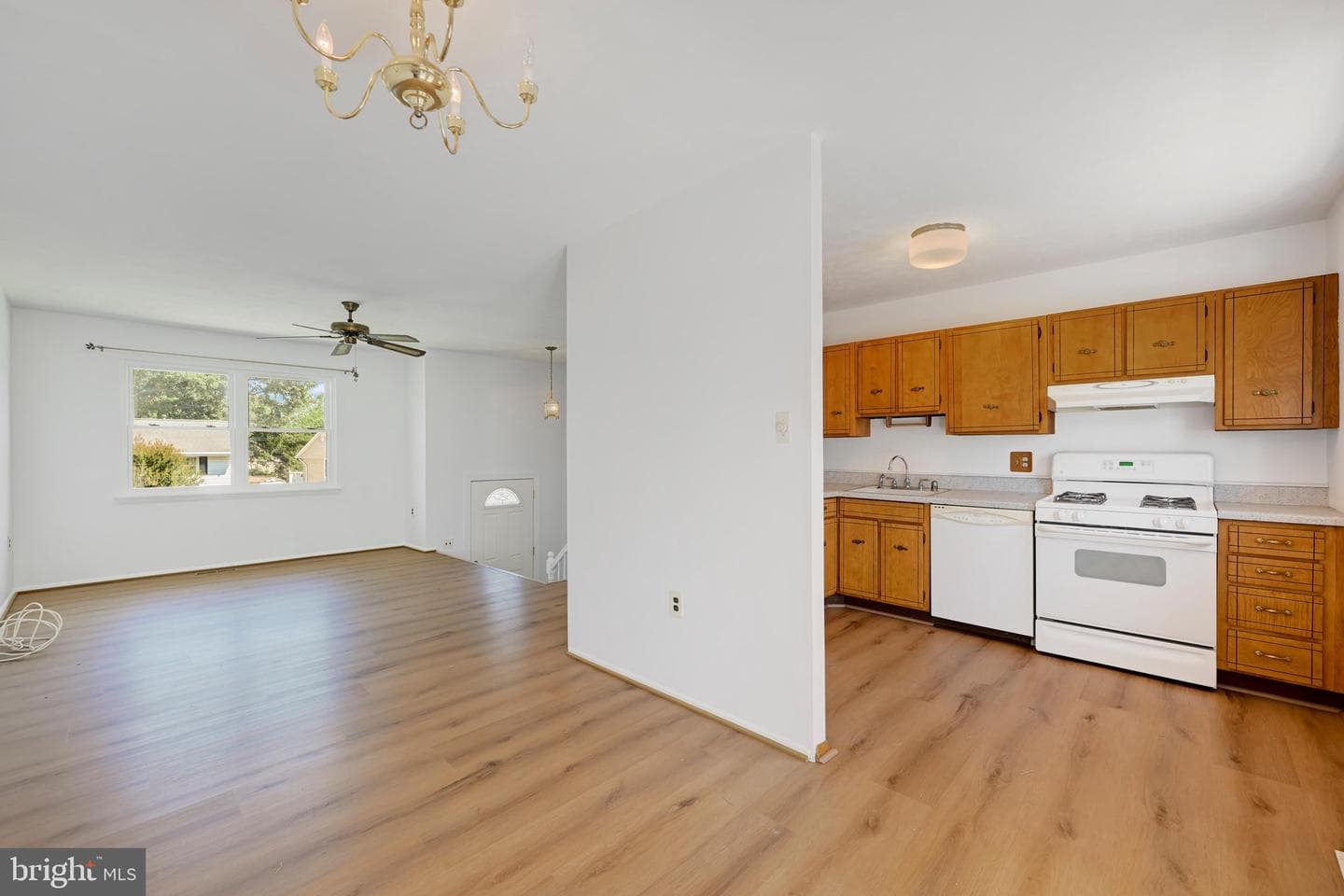 482 Kenora Drive photo 9