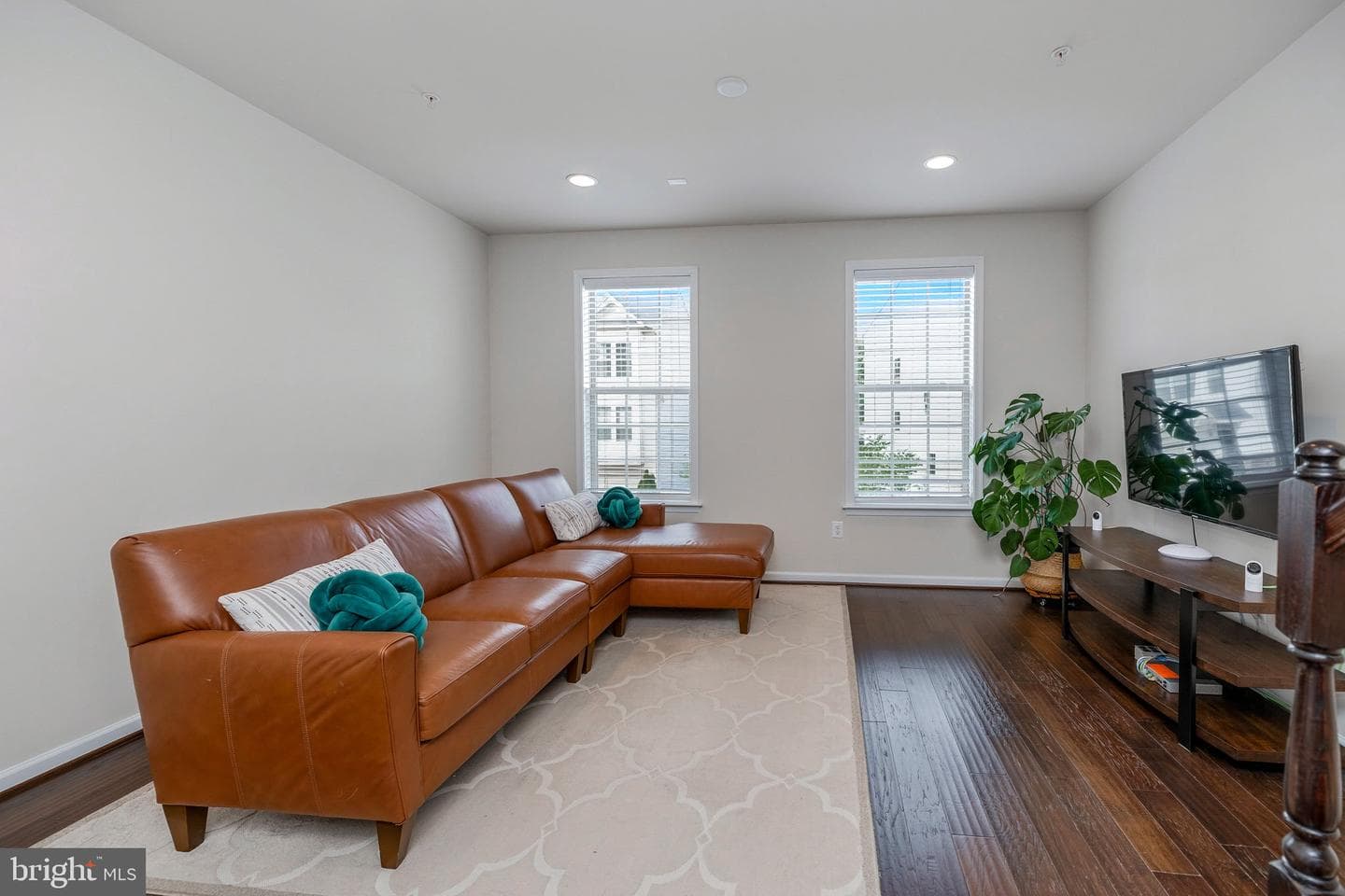 8145 Hollow Court photo 9