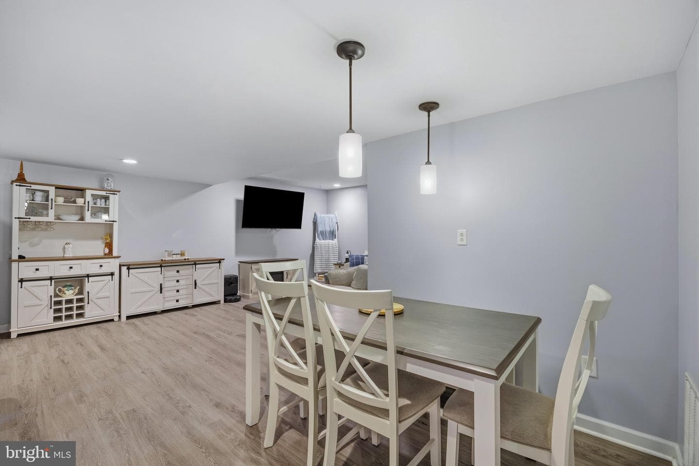 110 W Virginia Avenue photo 32