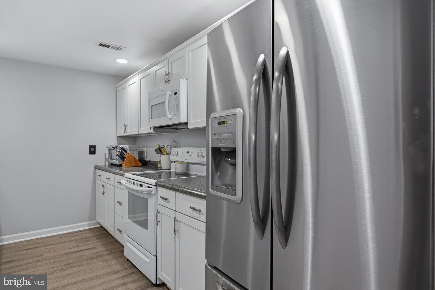 110 W Virginia Avenue photo 33