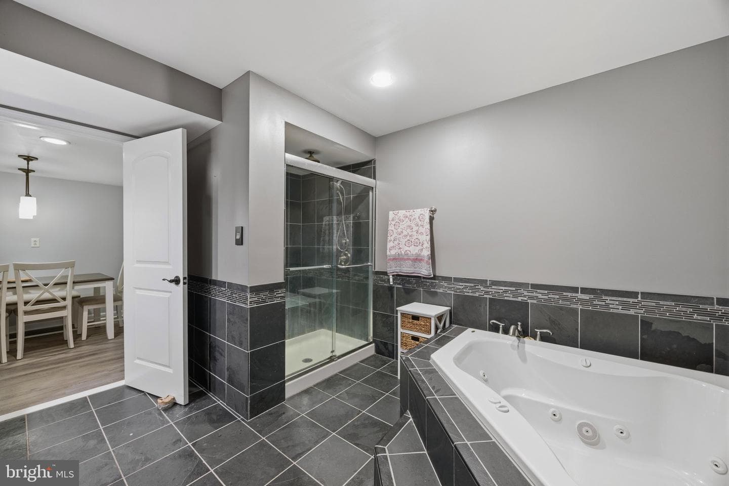 110 W Virginia Avenue photo 38
