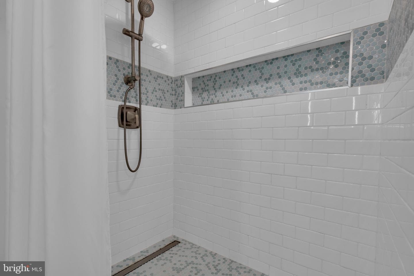 536 Manor Road photo 37
