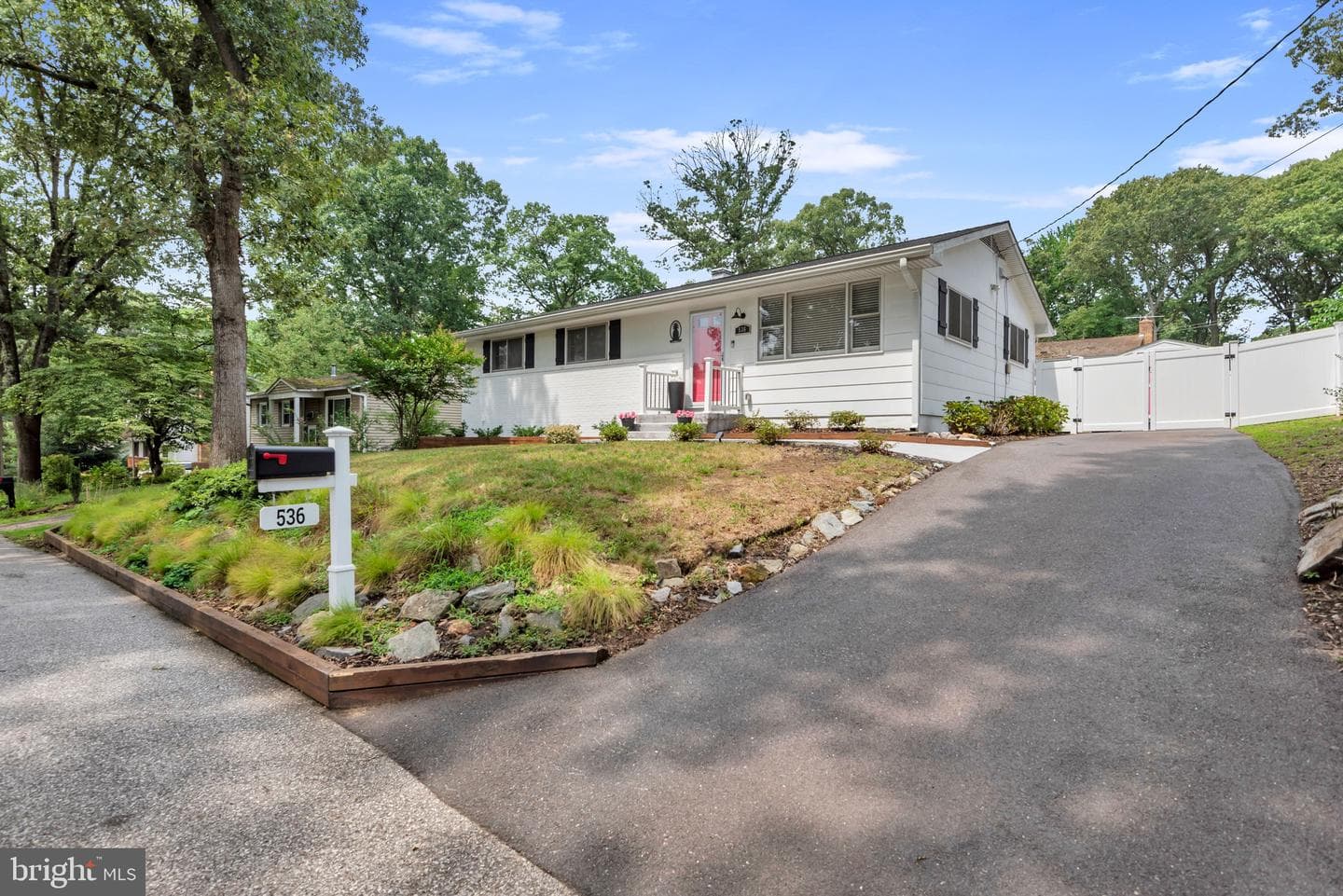 536 Manor Road photo 8