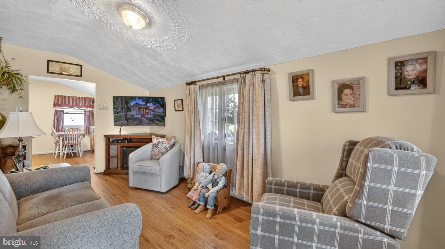 516 Oakwood Road photo 4