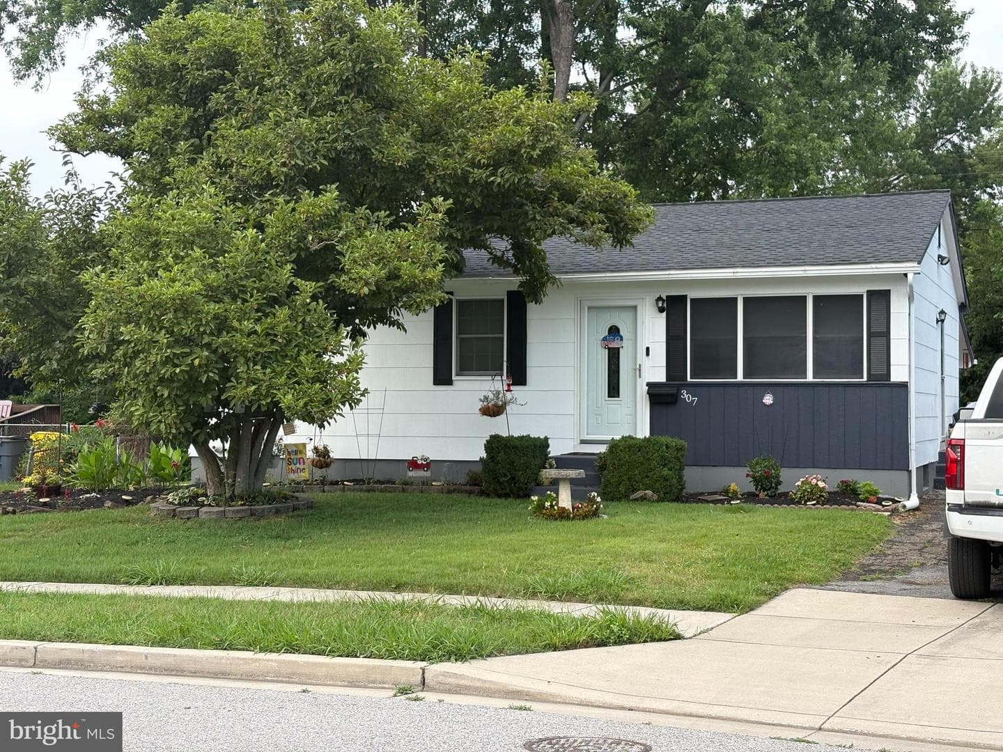 307 Park Hall S photo 1