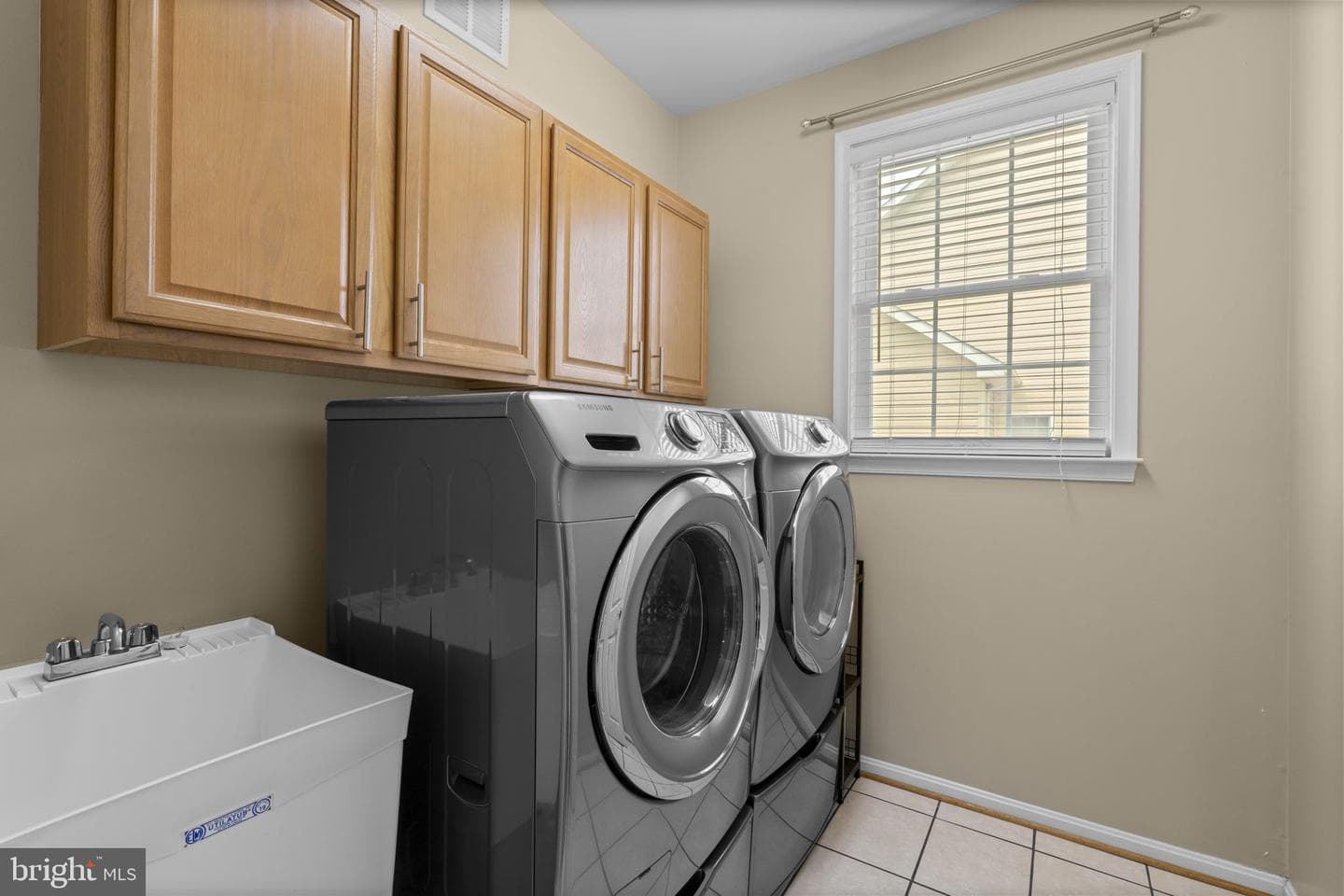 439 University Drive photo 23