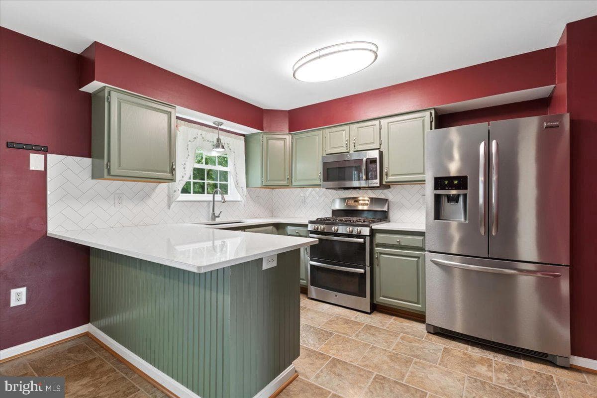 1214 Farley Court N photo 2