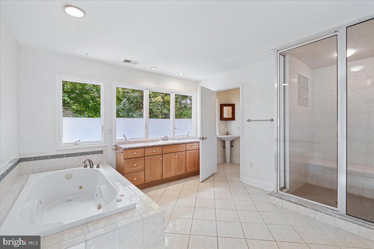 126 Gilbert Court photo 33