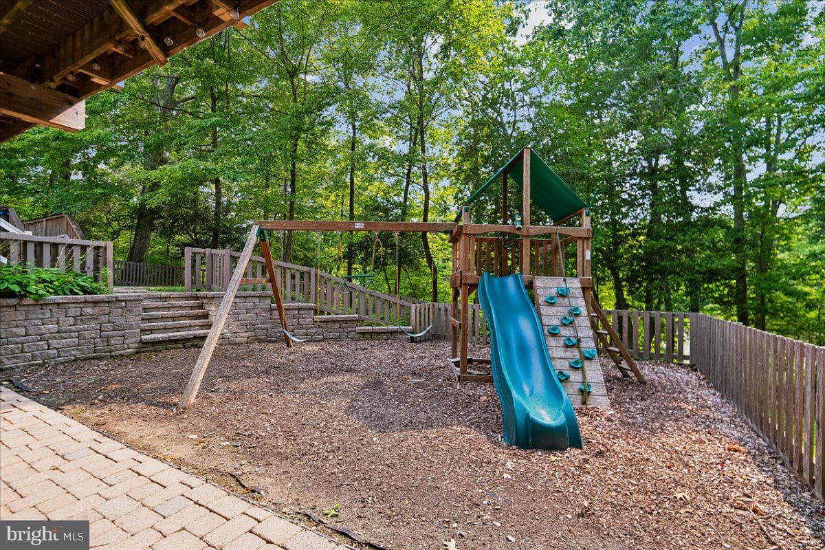 126 Gilbert Court photo 39