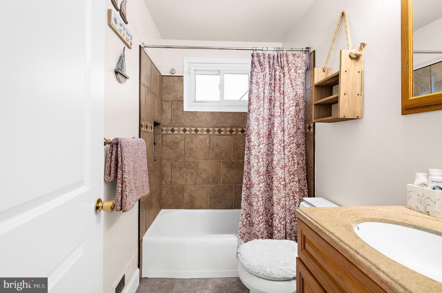 1402 Scanlan Drive photo 17