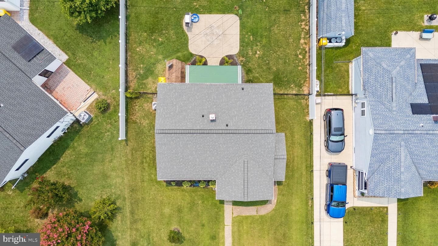 1402 Scanlan Drive photo 31