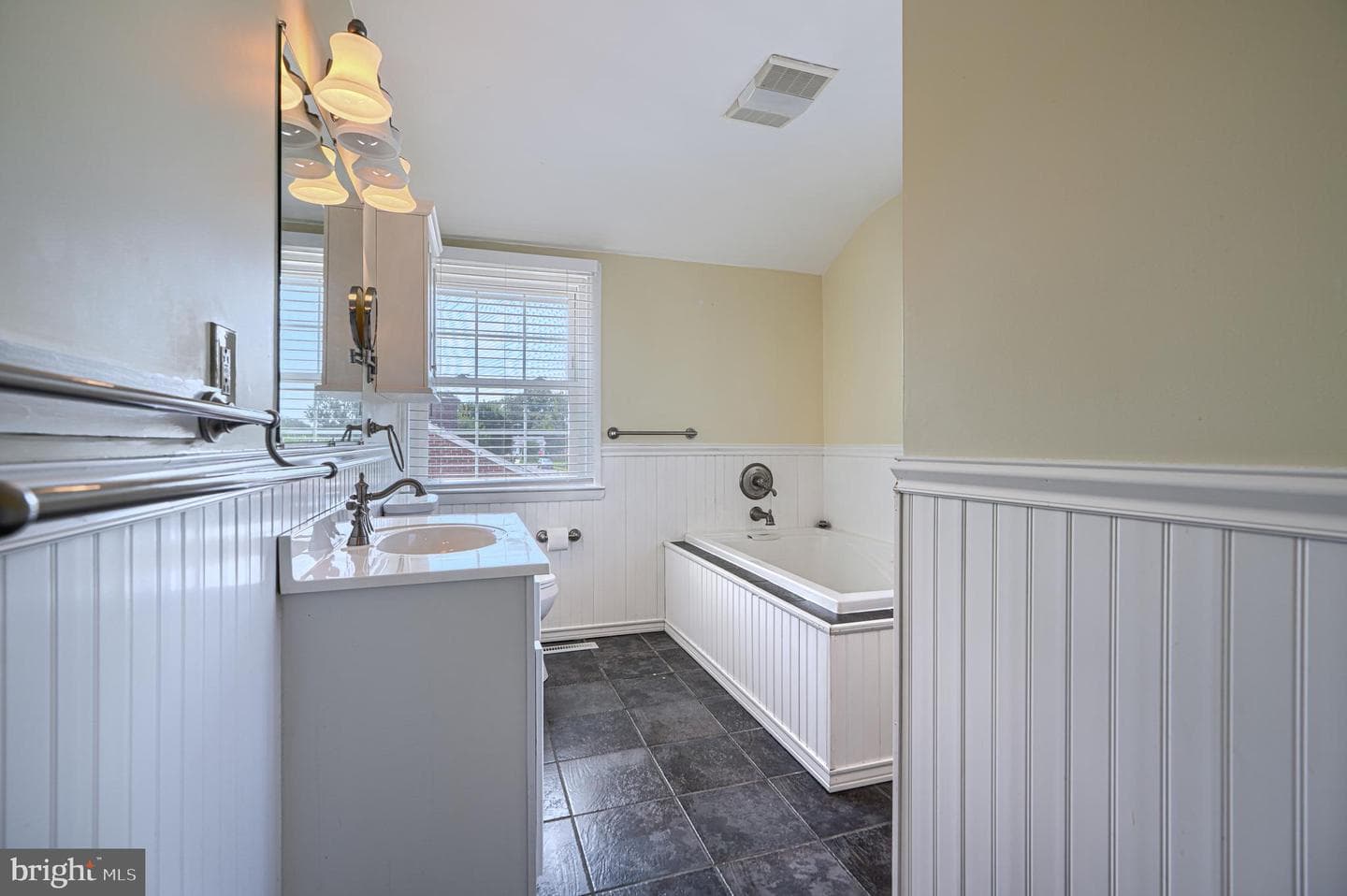 559 Fairmount photo 24