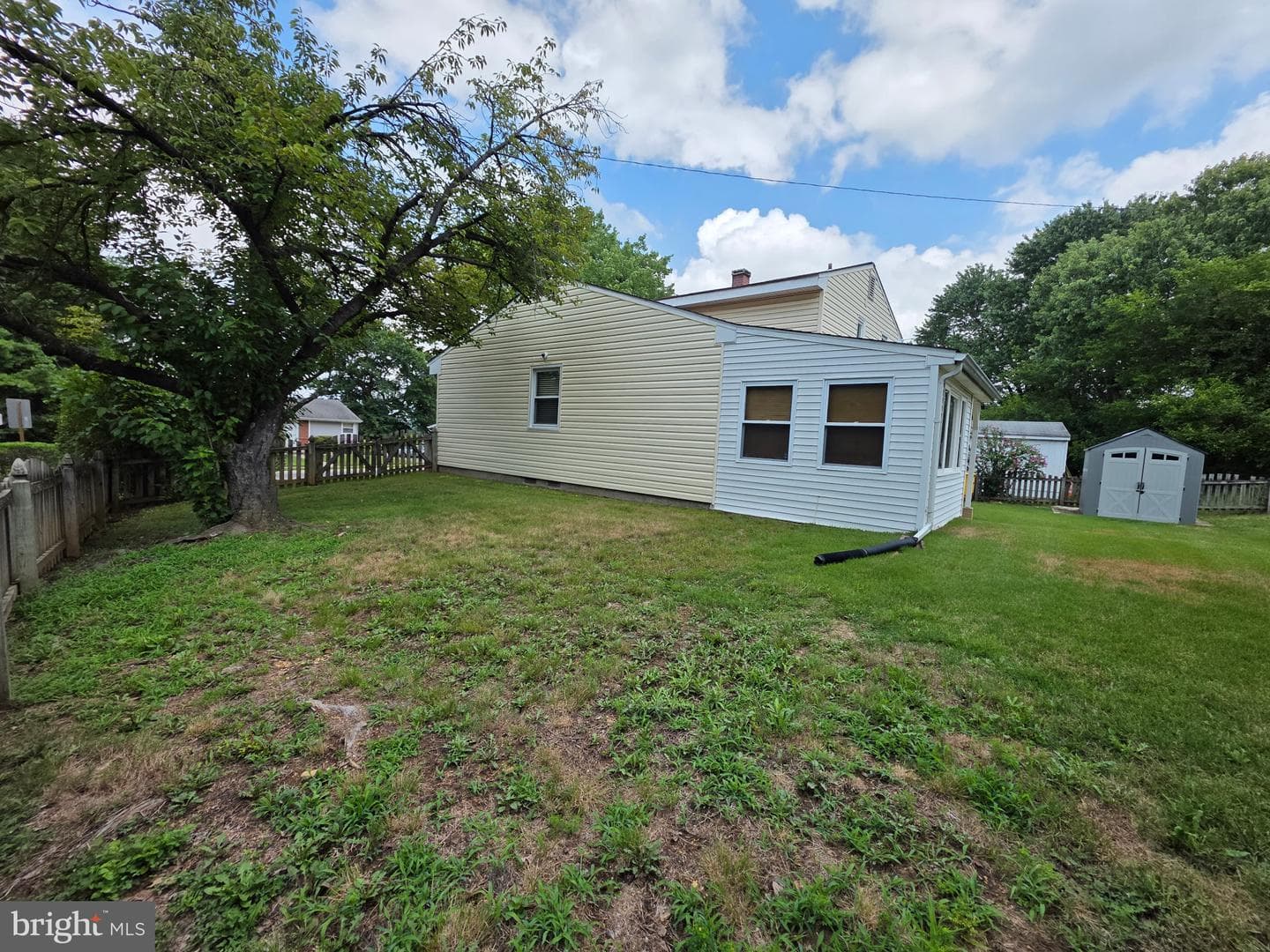327 Ardmore Road photo 4