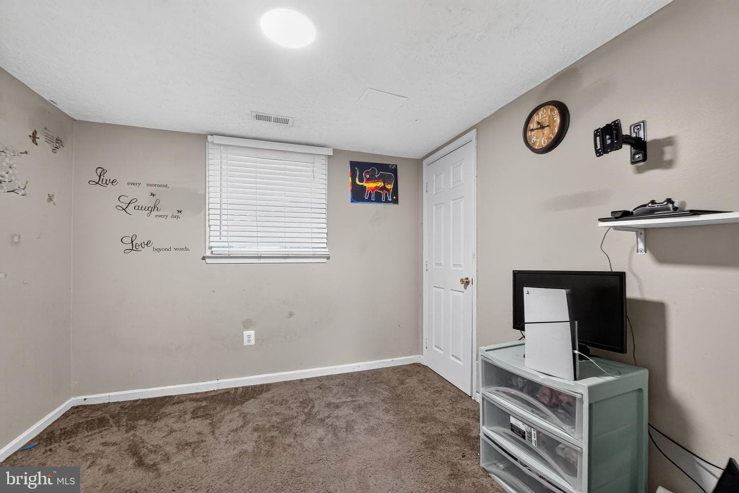 7562 Greenknoll Court photo 17