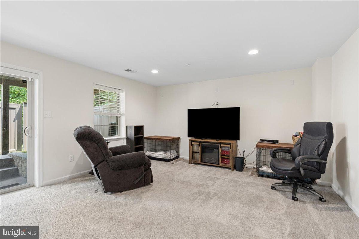 8109 Falcon Crest Drive photo 21