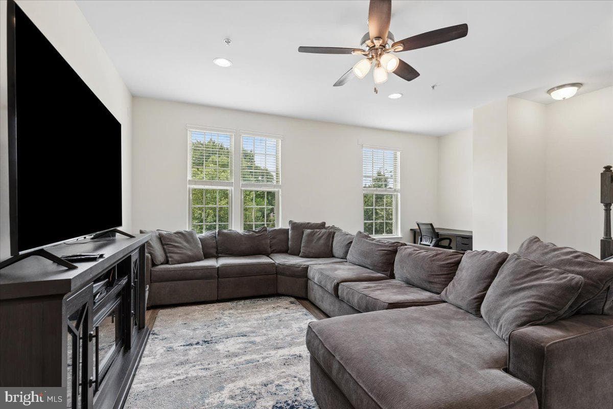 8109 Falcon Crest Drive photo 6