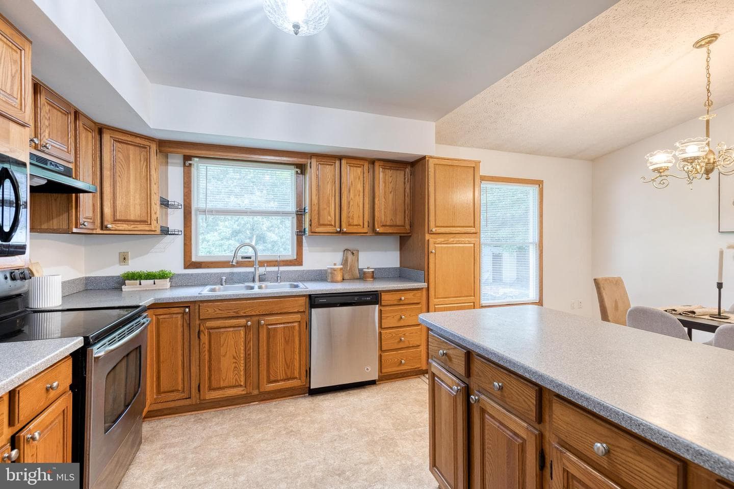 1568 Colony Road photo 20