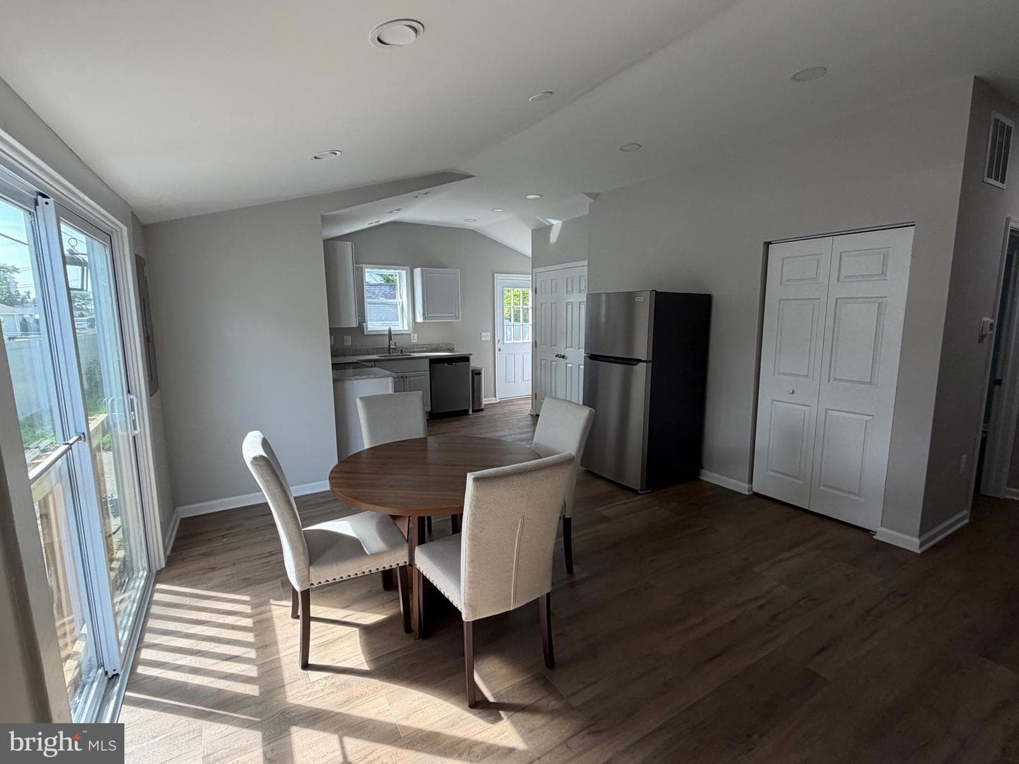 715 Fernhill Road photo 2
