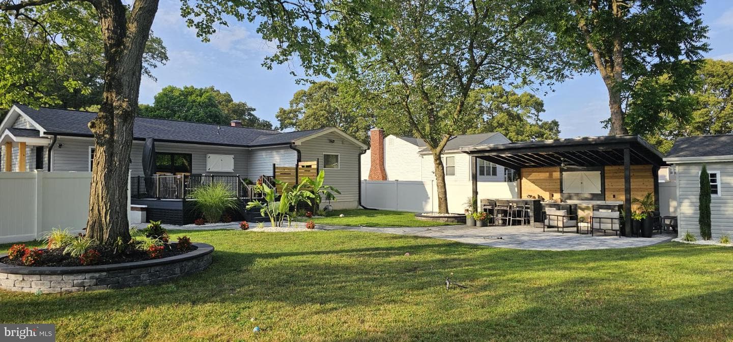 825 Elmhurst Road photo 2