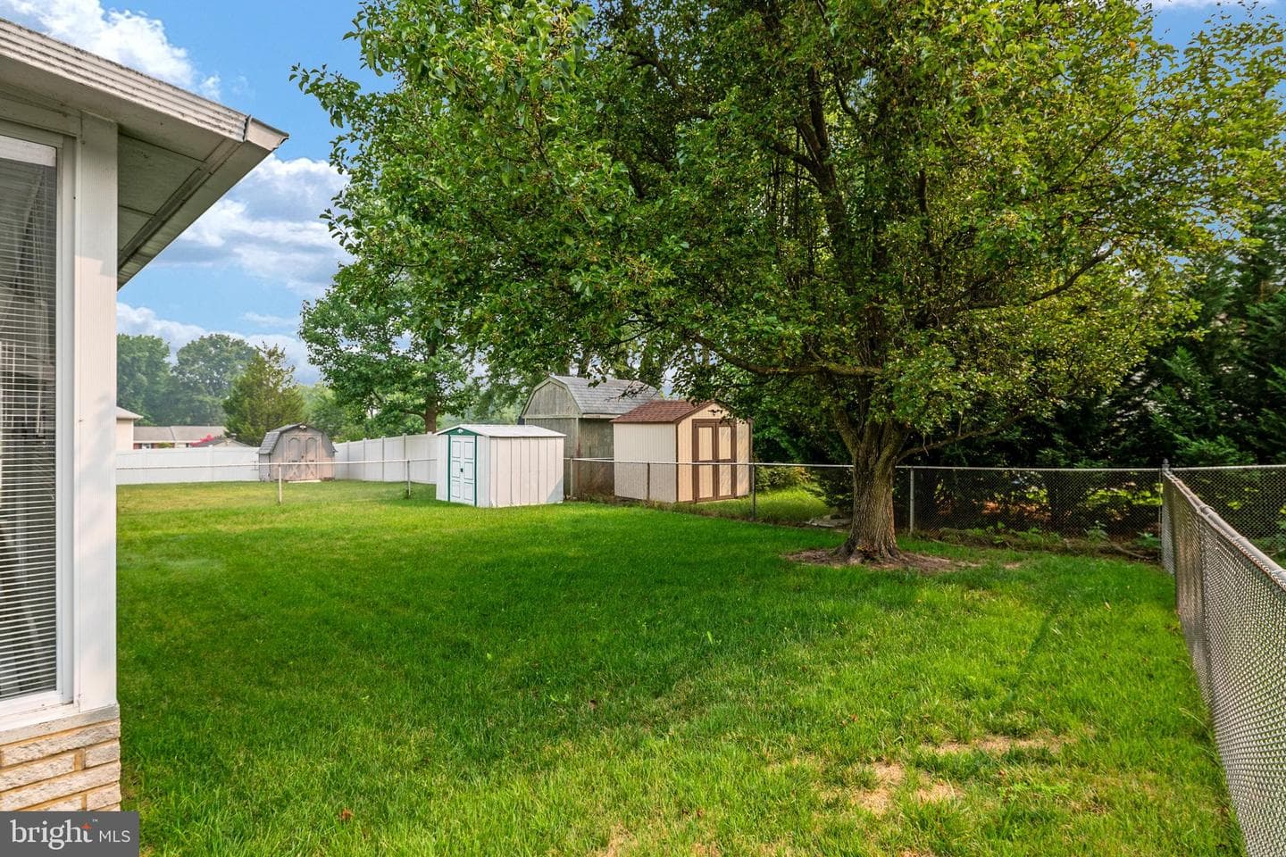 8245 Victoria Road photo 39