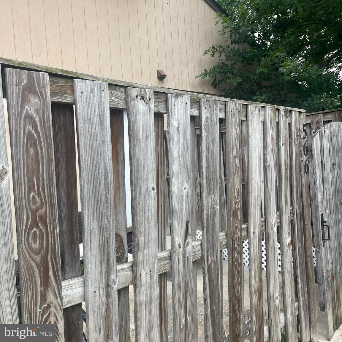 566 West Court photo 1