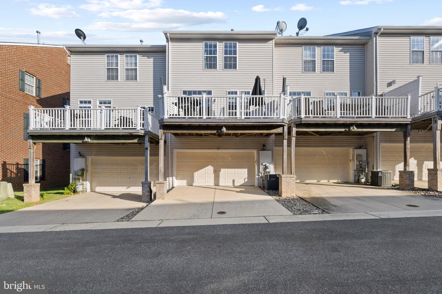 1511 Martock Lane photo 29