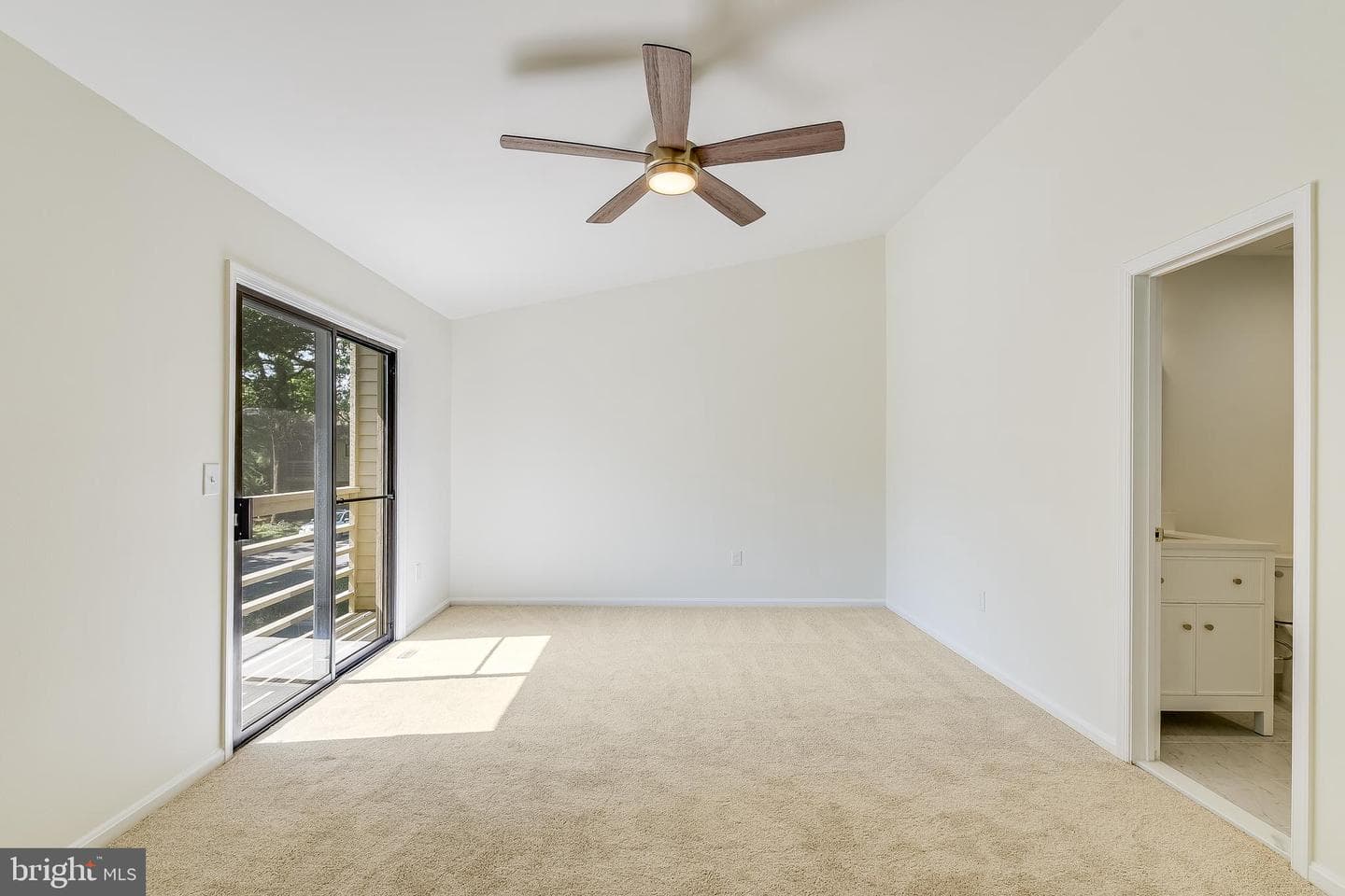 6 Belvedere Court photo 28