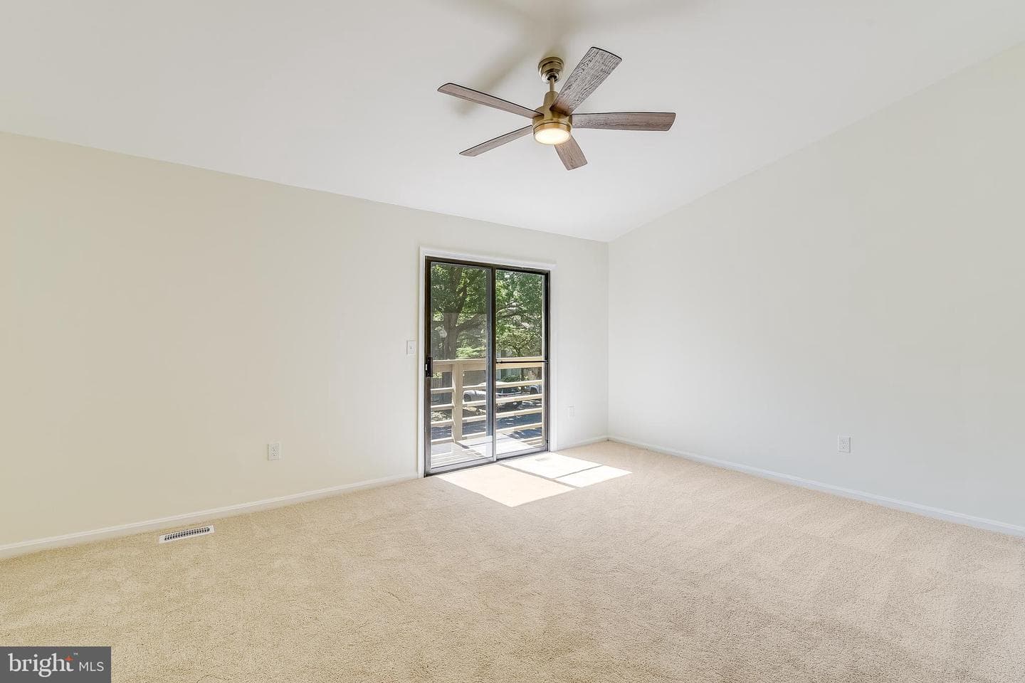 6 Belvedere Court photo 32