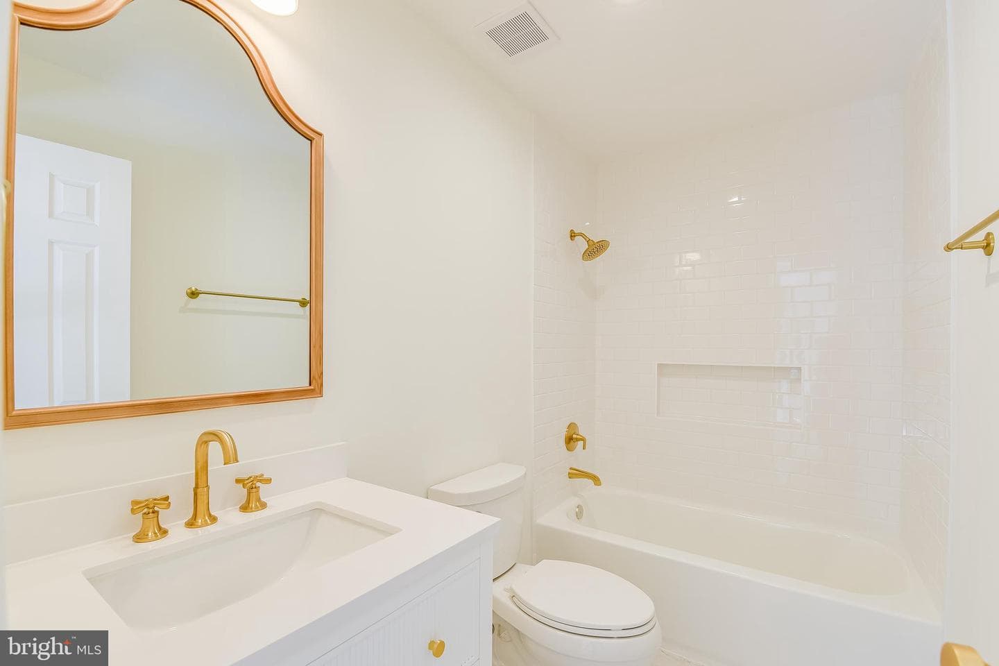 6 Belvedere Court photo 34