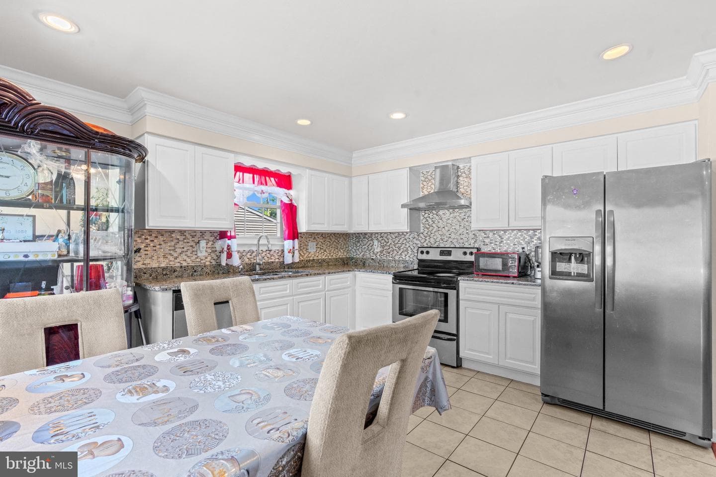 7905 Marydell Avenue photo 9