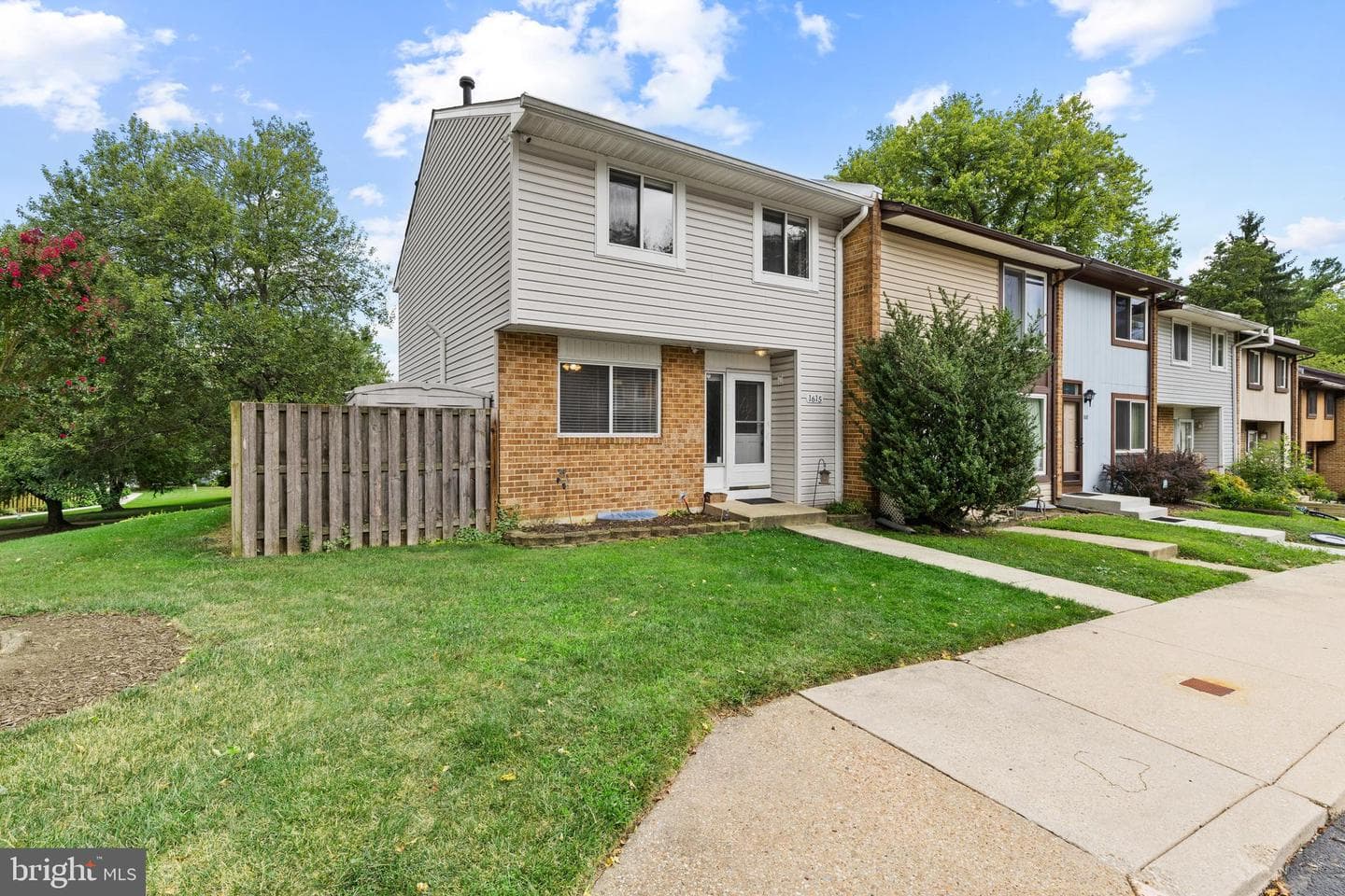 1615 New Windsor Court photo 1