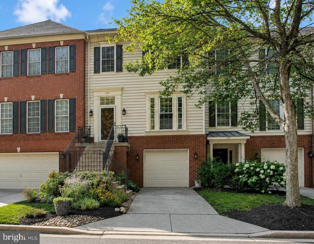 163 Riverton Place photo 1