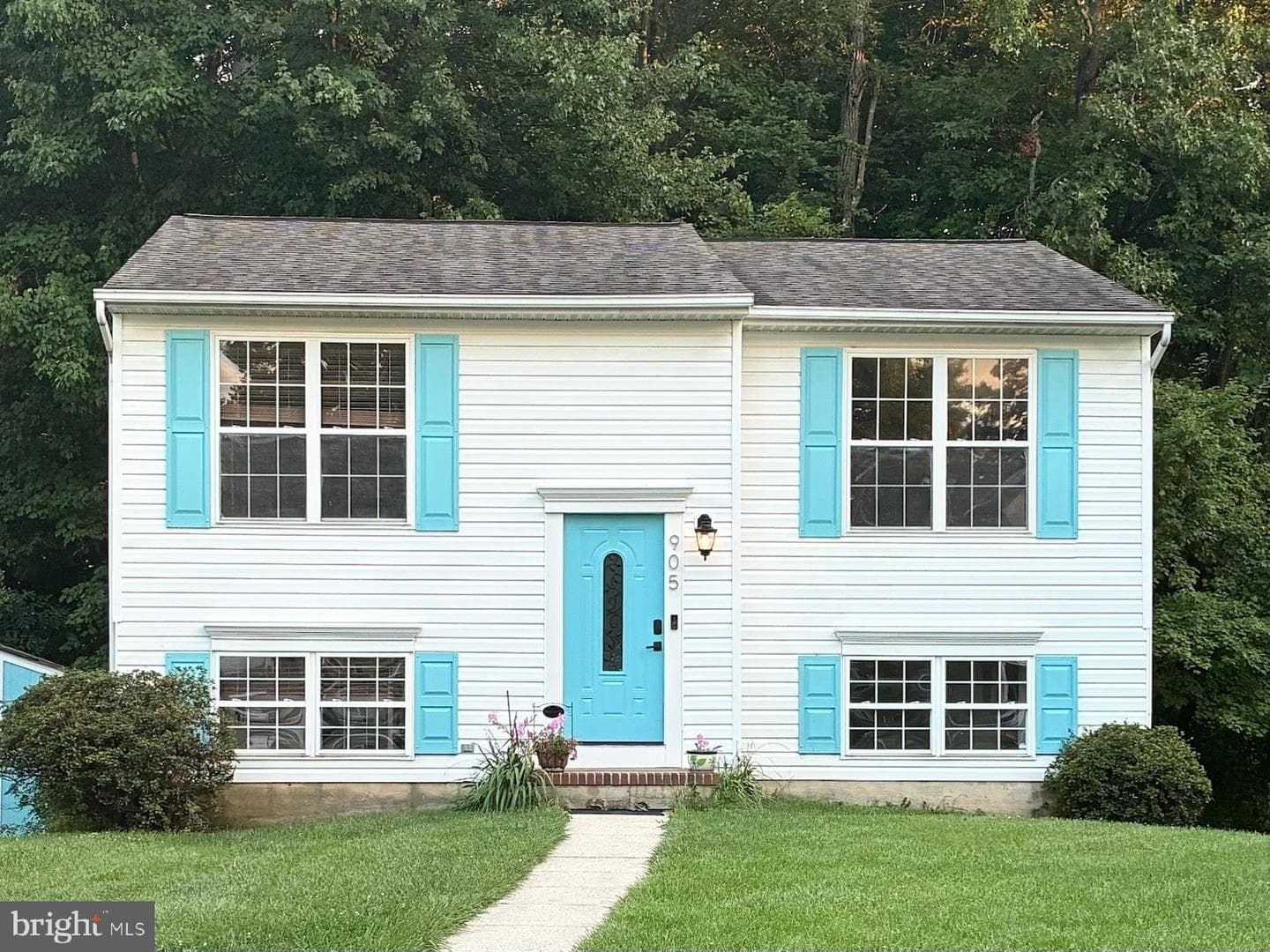 905 Lauren Way photo 1