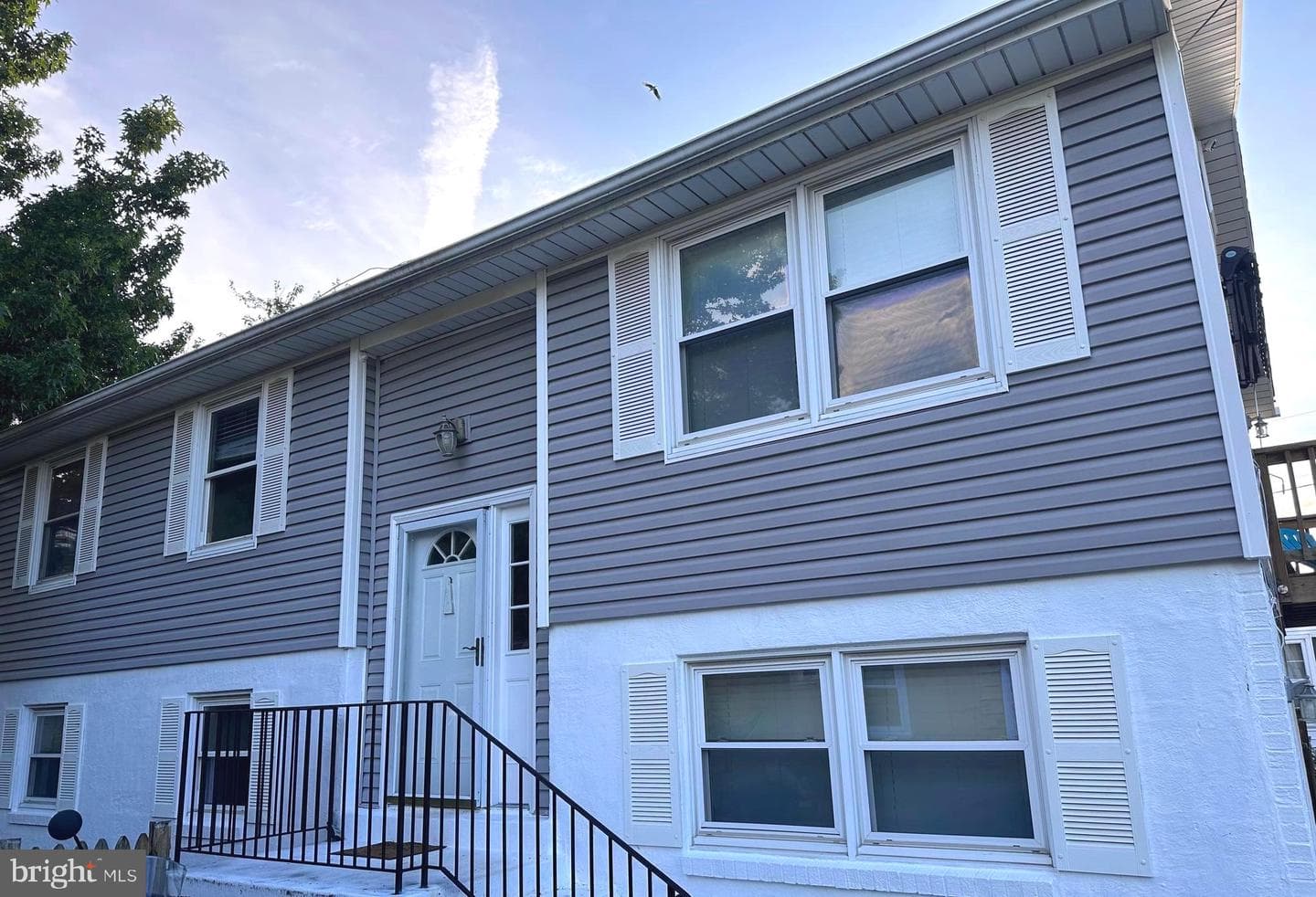 1220 Grove Avenue photo 1