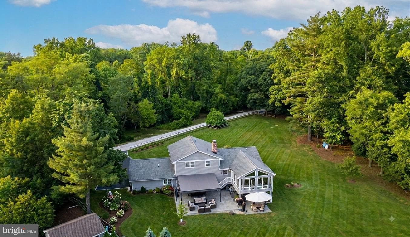 384 Eagle Hill Road photo 1