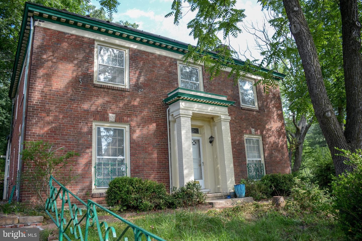 831 Windsor Road photo 2