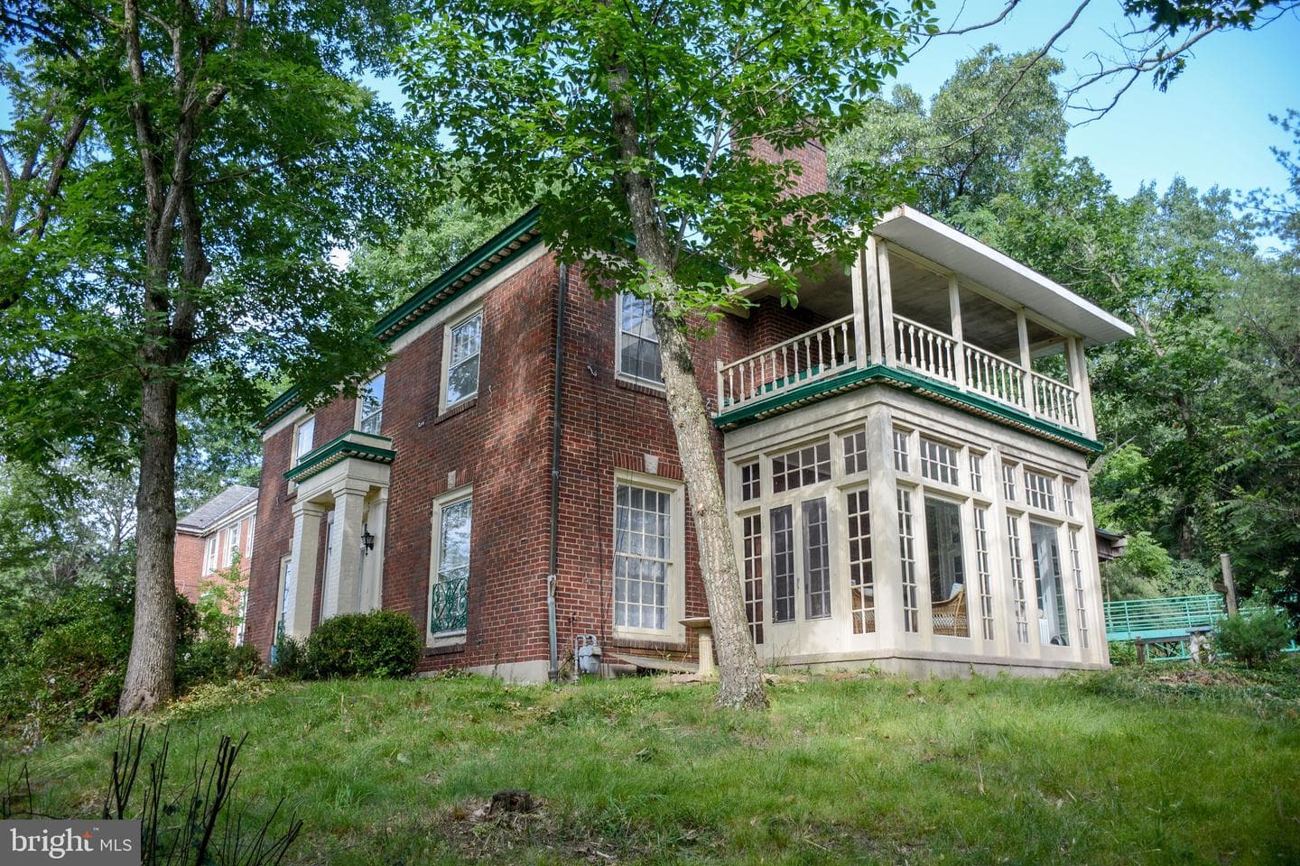 831 Windsor Road photo 3