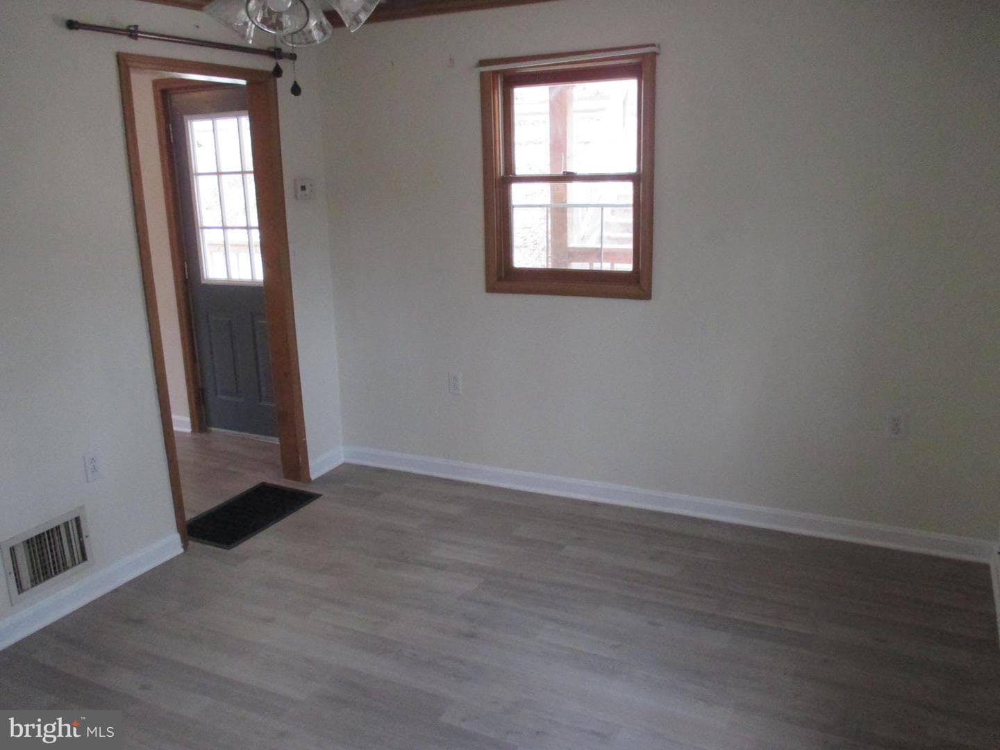 210 E Reynolds Street photo 13