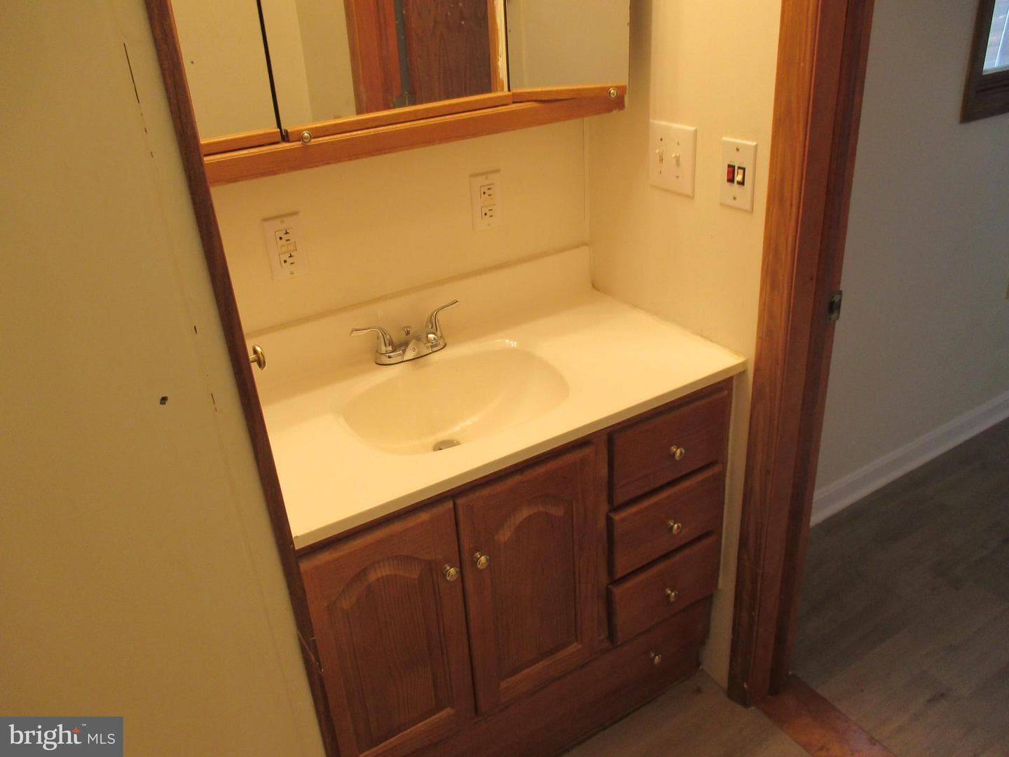 210 E Reynolds Street photo 16