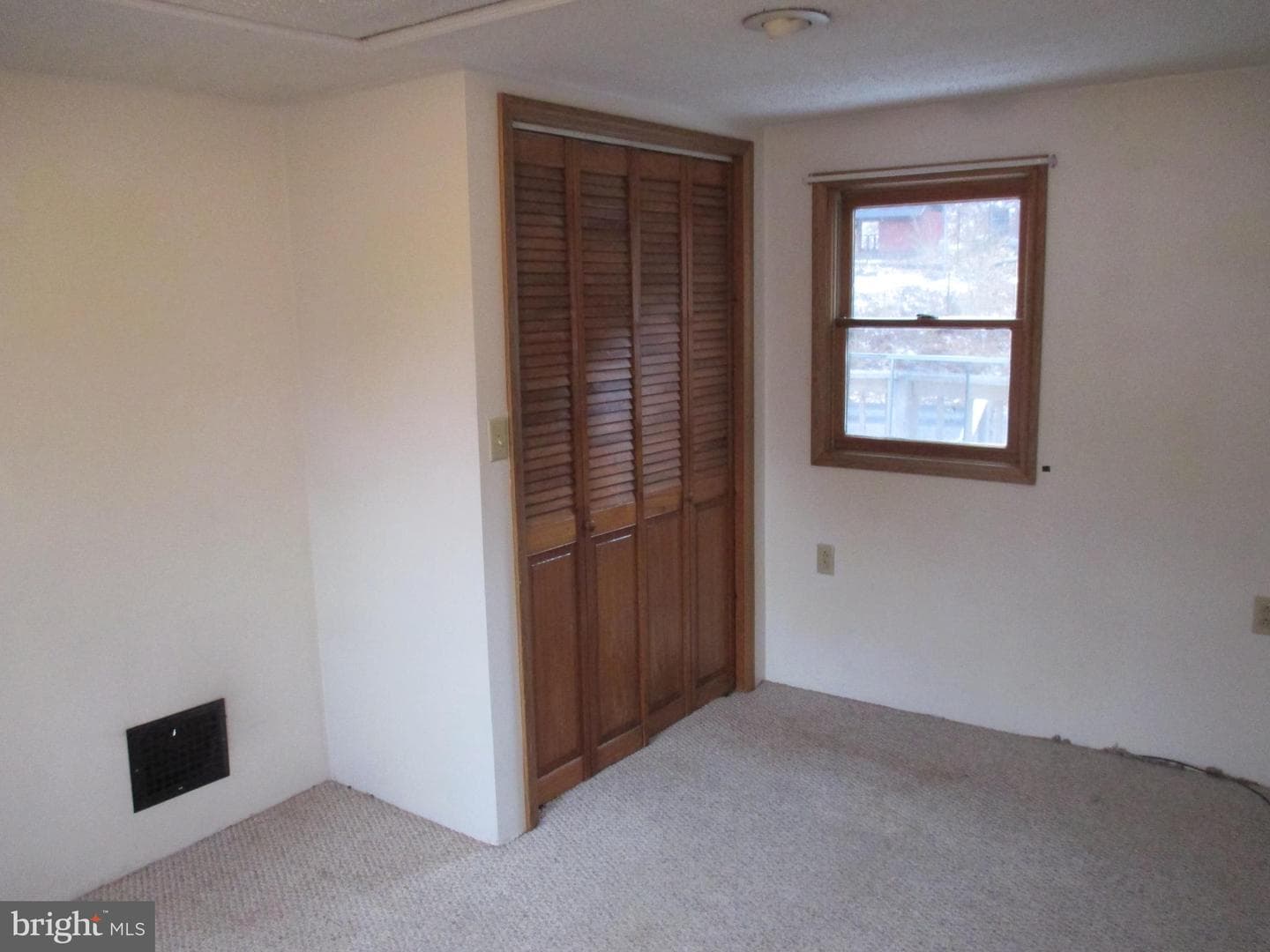 210 E Reynolds Street photo 20
