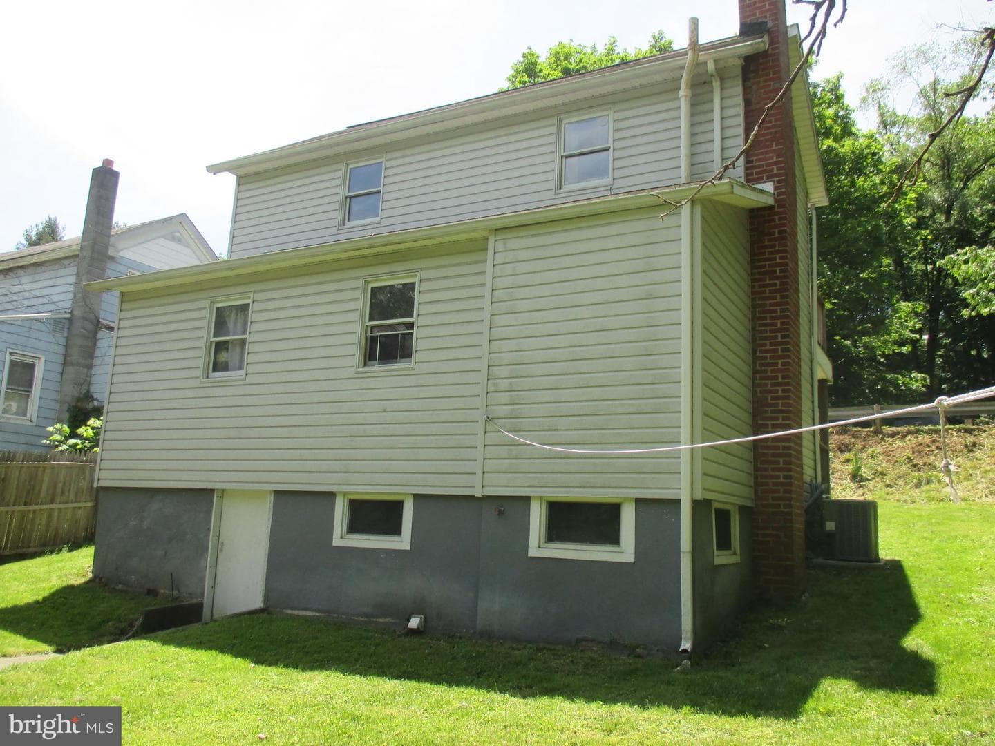 210 E Reynolds Street photo 7