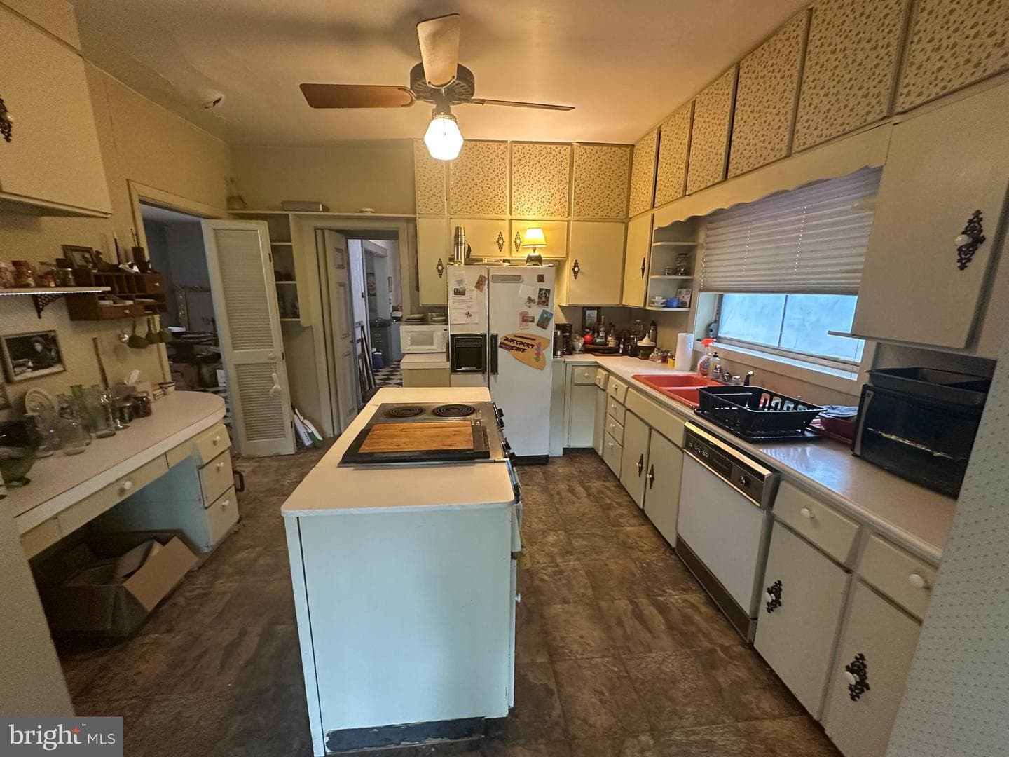638 Washington Street photo 6
