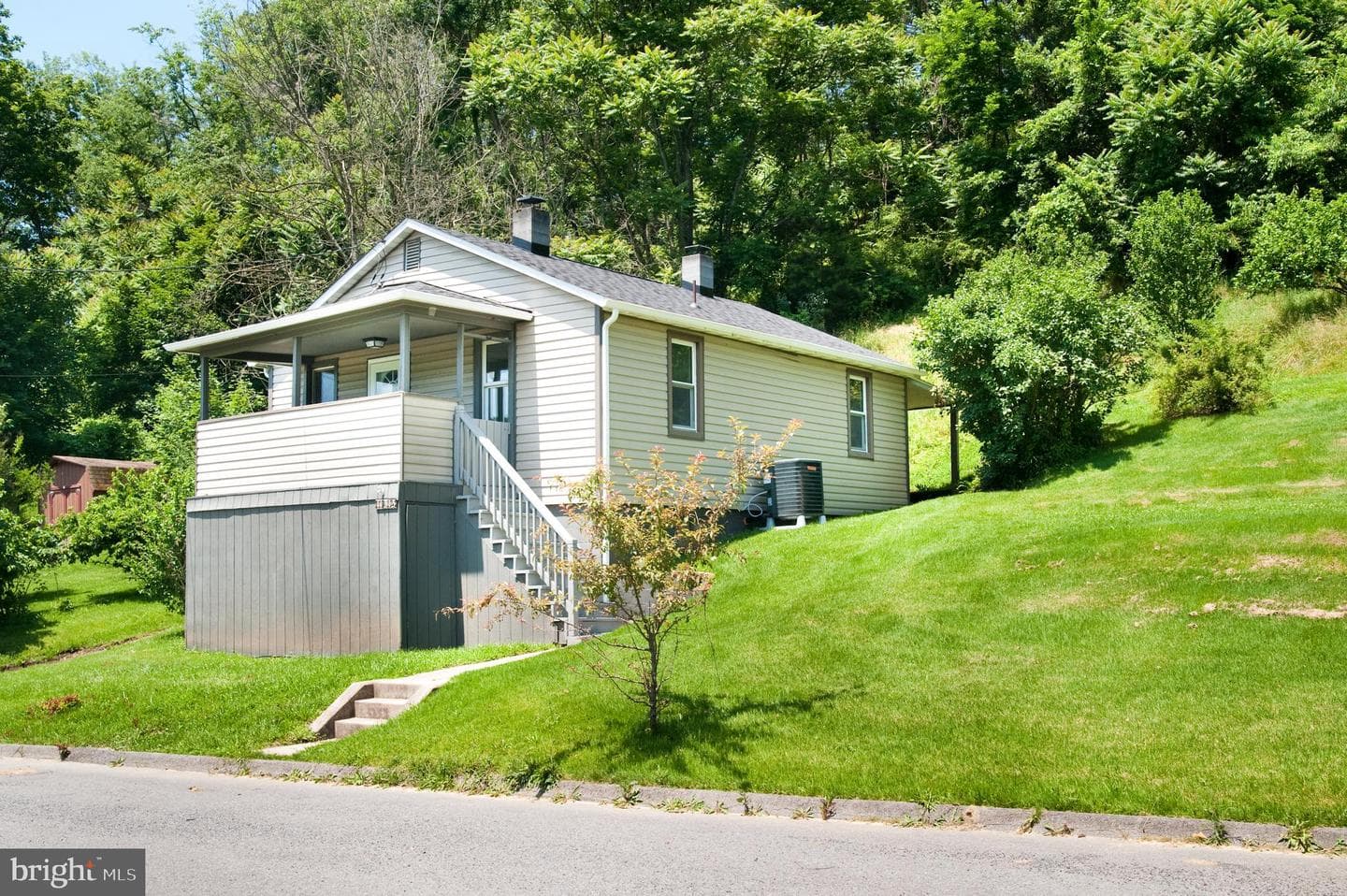 11313 Morningside Drive NE photo 2