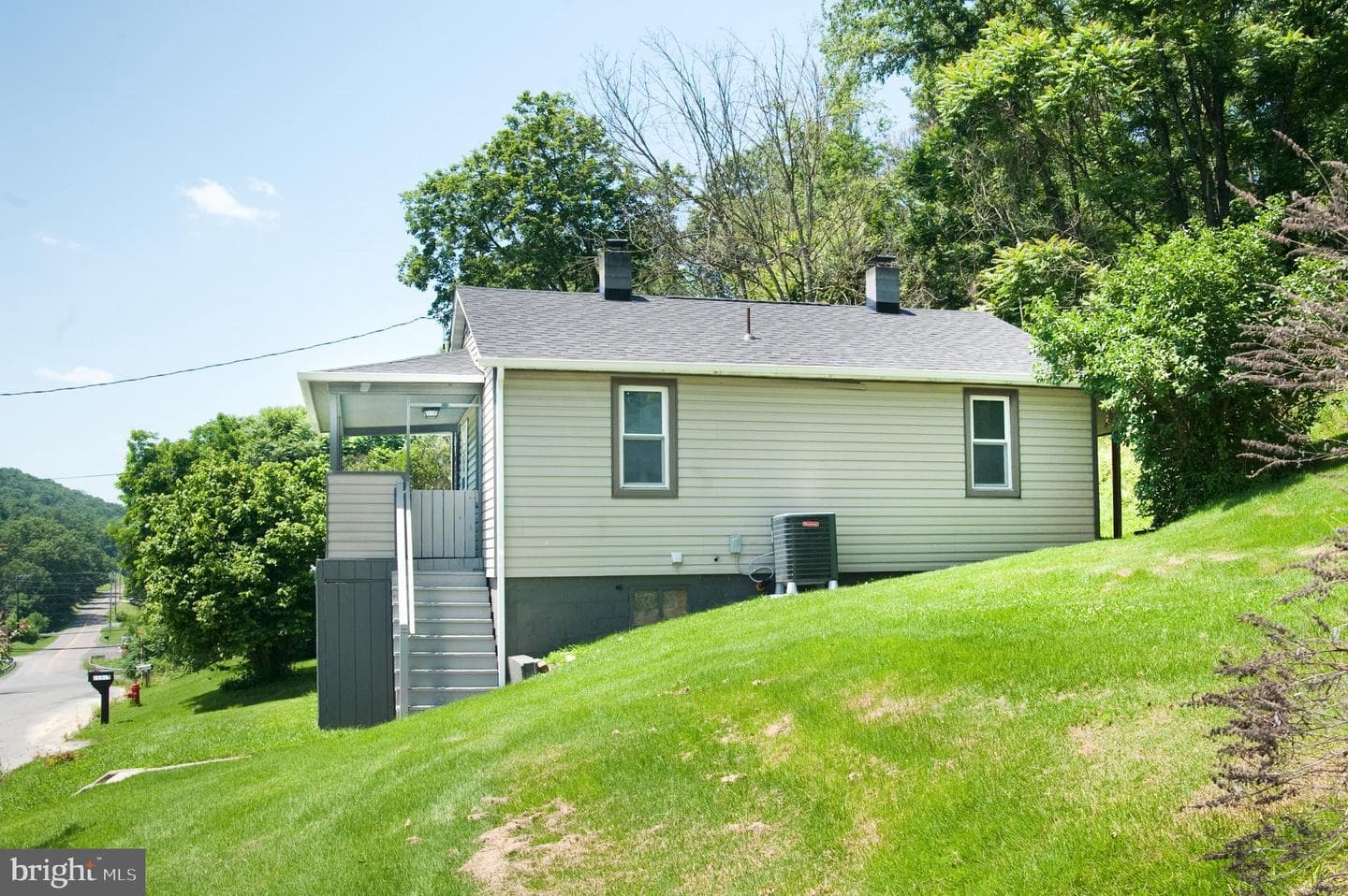 11313 Morningside Drive NE photo 3
