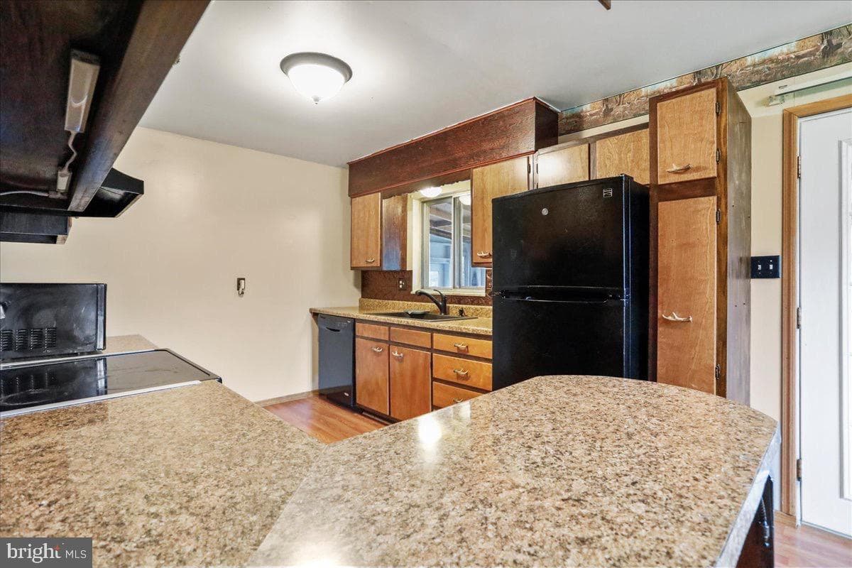 15906 Llewellyn Avenue photo 11