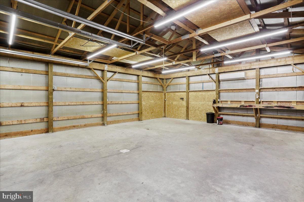 15906 Llewellyn Avenue photo 30